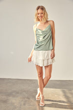 Load image into Gallery viewer, TANYA FLOWER TRIM DETAIL SKORT